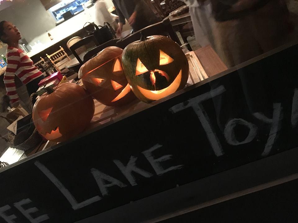 Cafe Lake Toya
