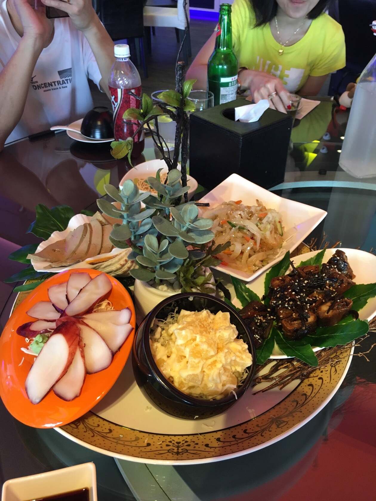 黑白創食堂