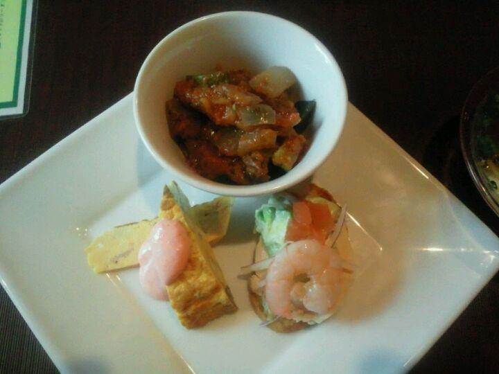三階の炒り豆に花