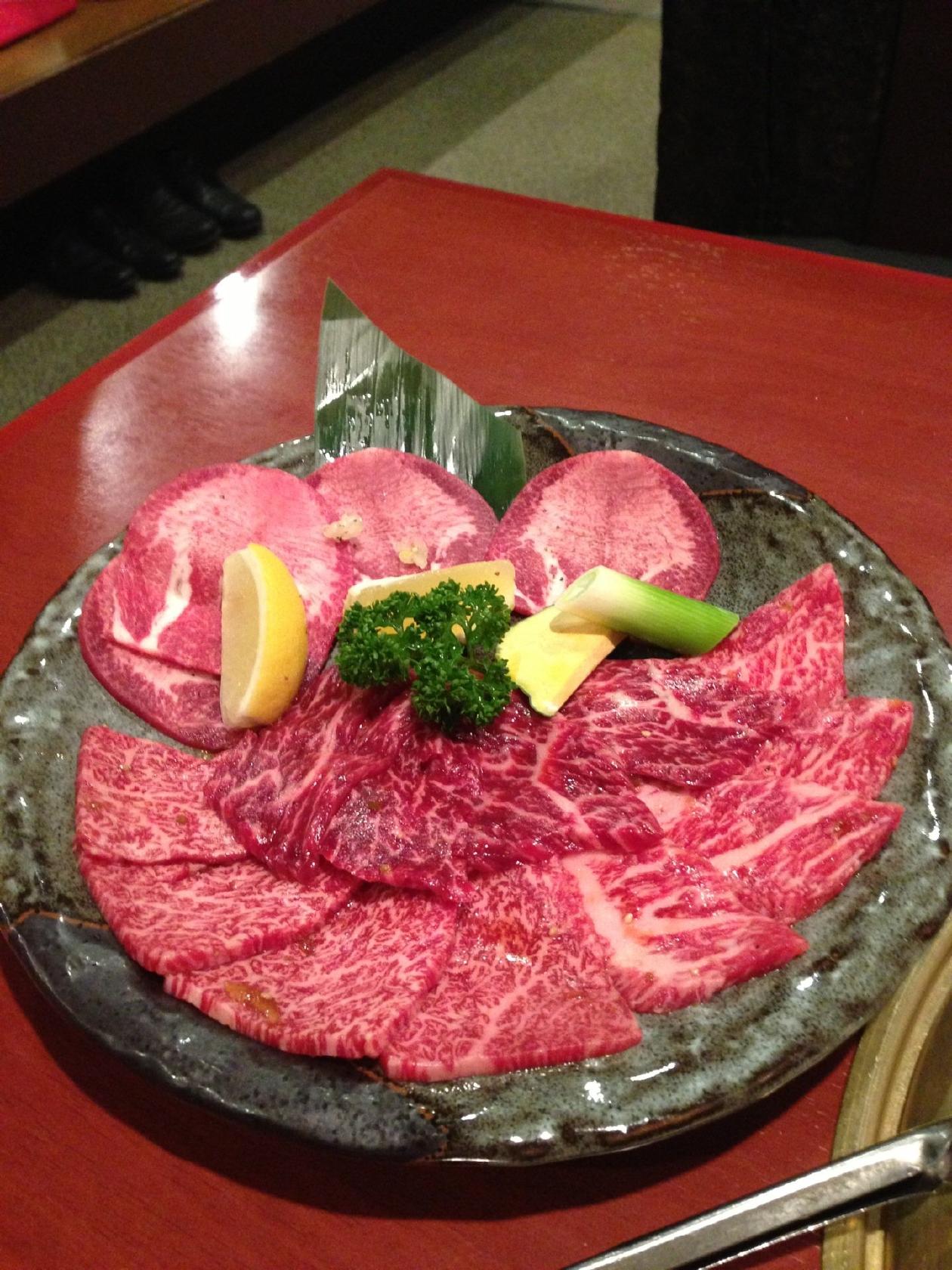 和牛炭火焼肉じろべ