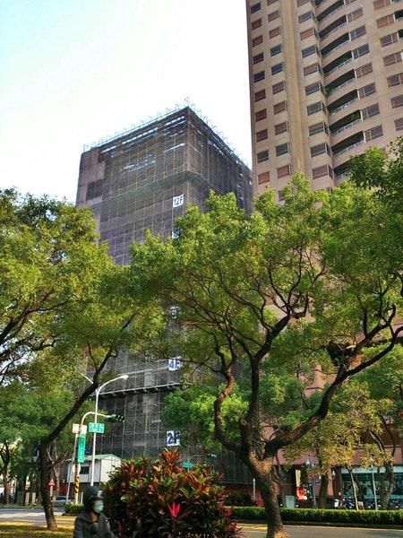 高雄市苓雅區青年一路24號