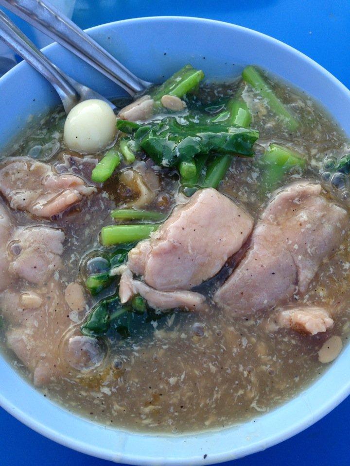 ราดหน้ายอดผัก@หน้า ร.พ.ราชบุรี