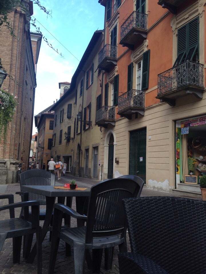 Le Petit Cafe
