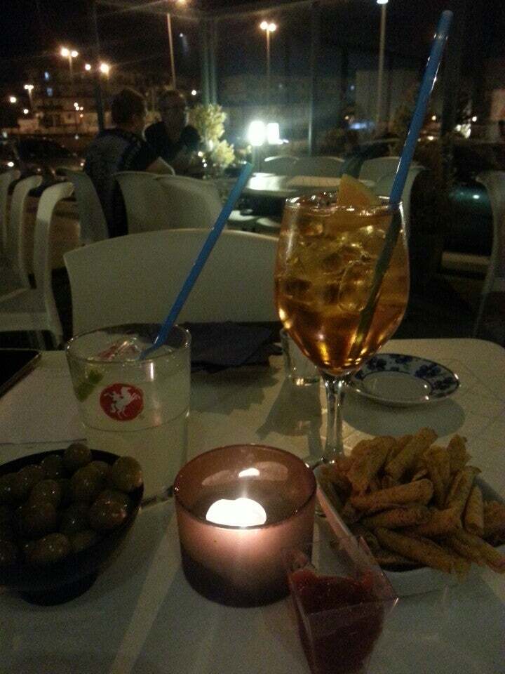 3Jolie Lounge bar