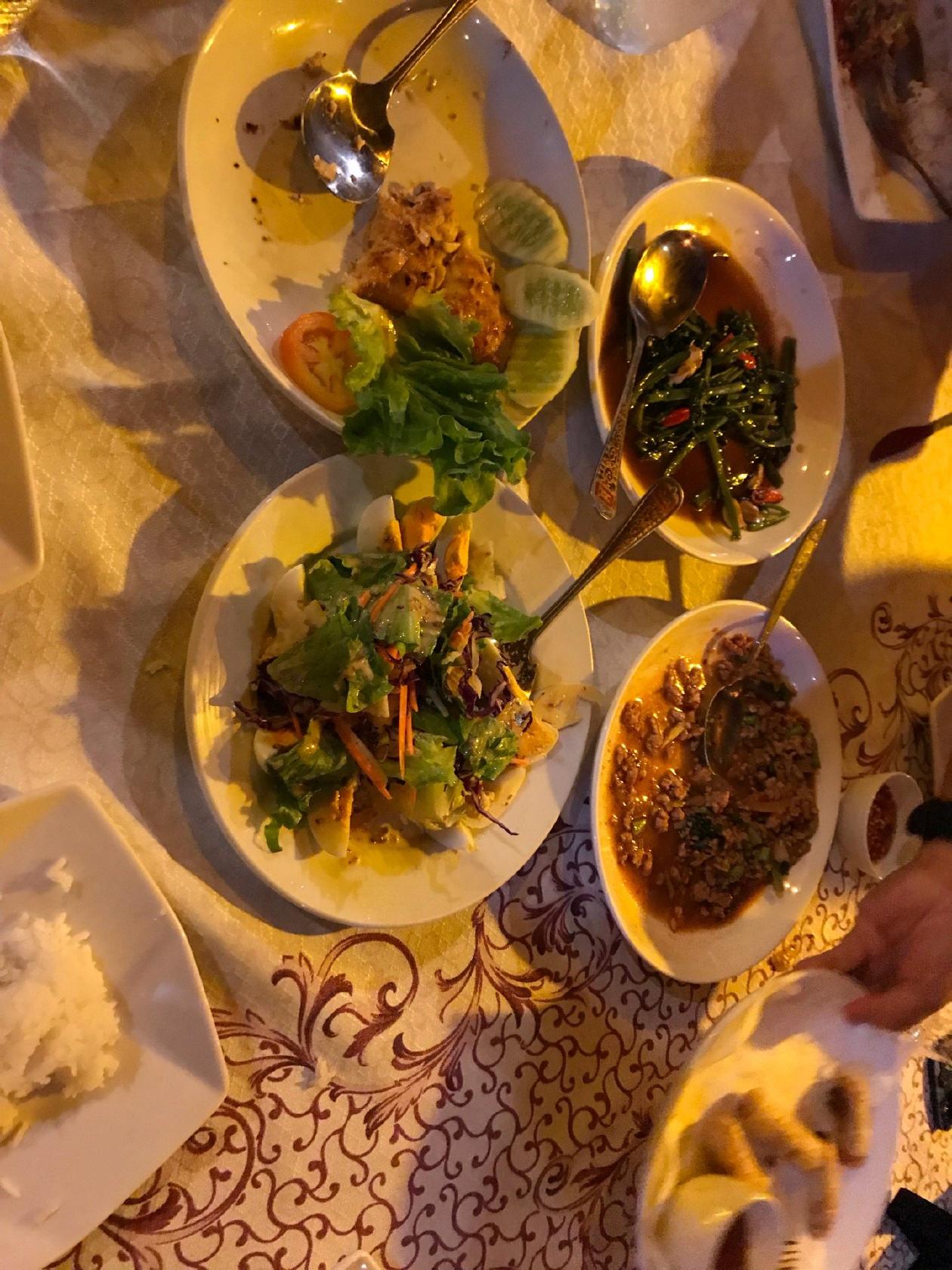 Seng Ahloune Guest House and Restaurant
