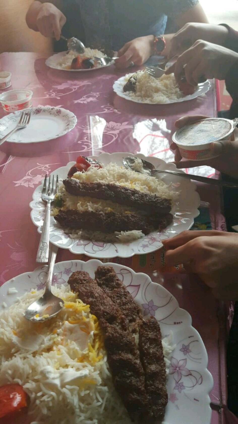 چلو کبابی آزالیا و Qm