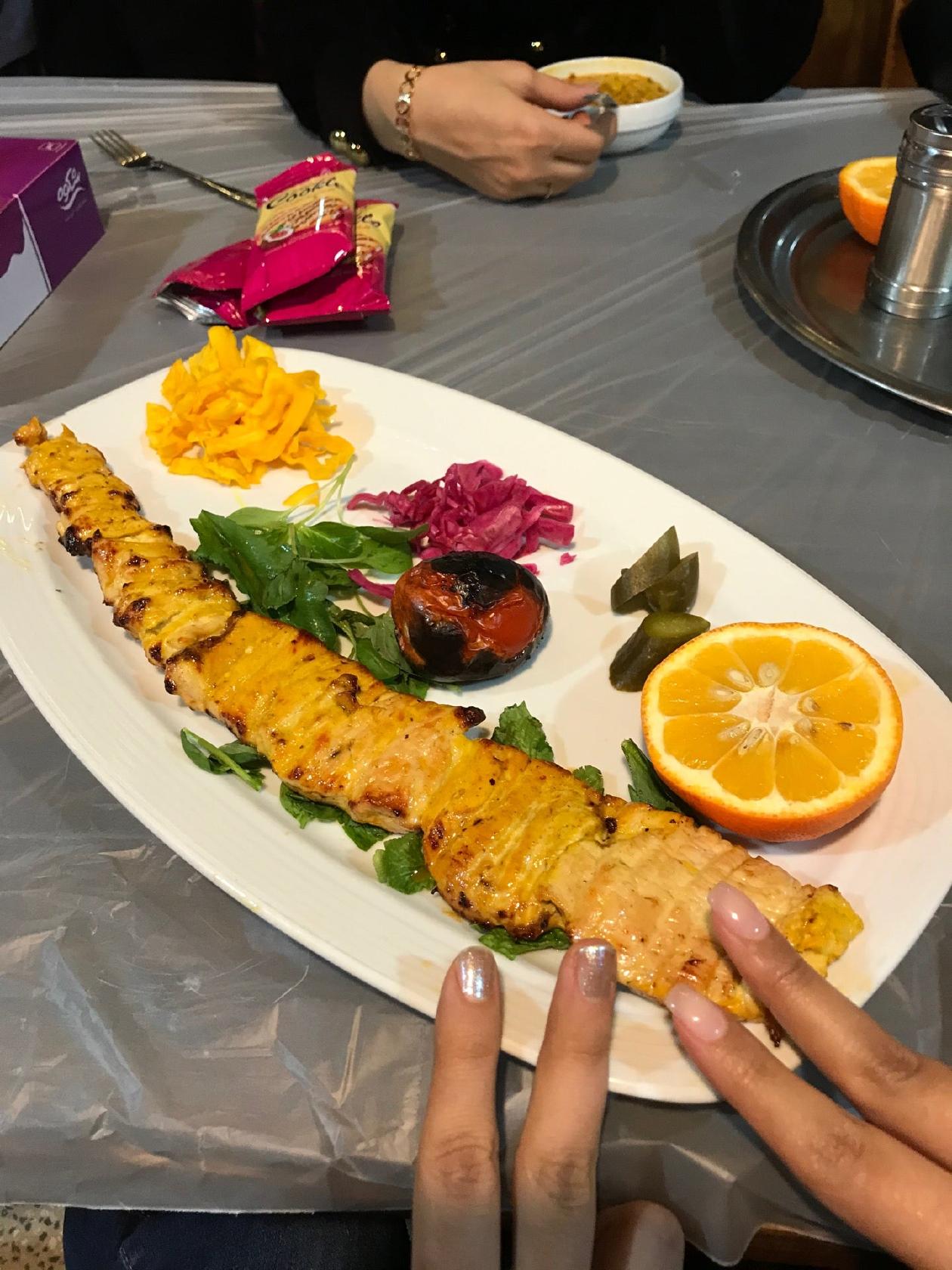 باغچه رستوران حلما