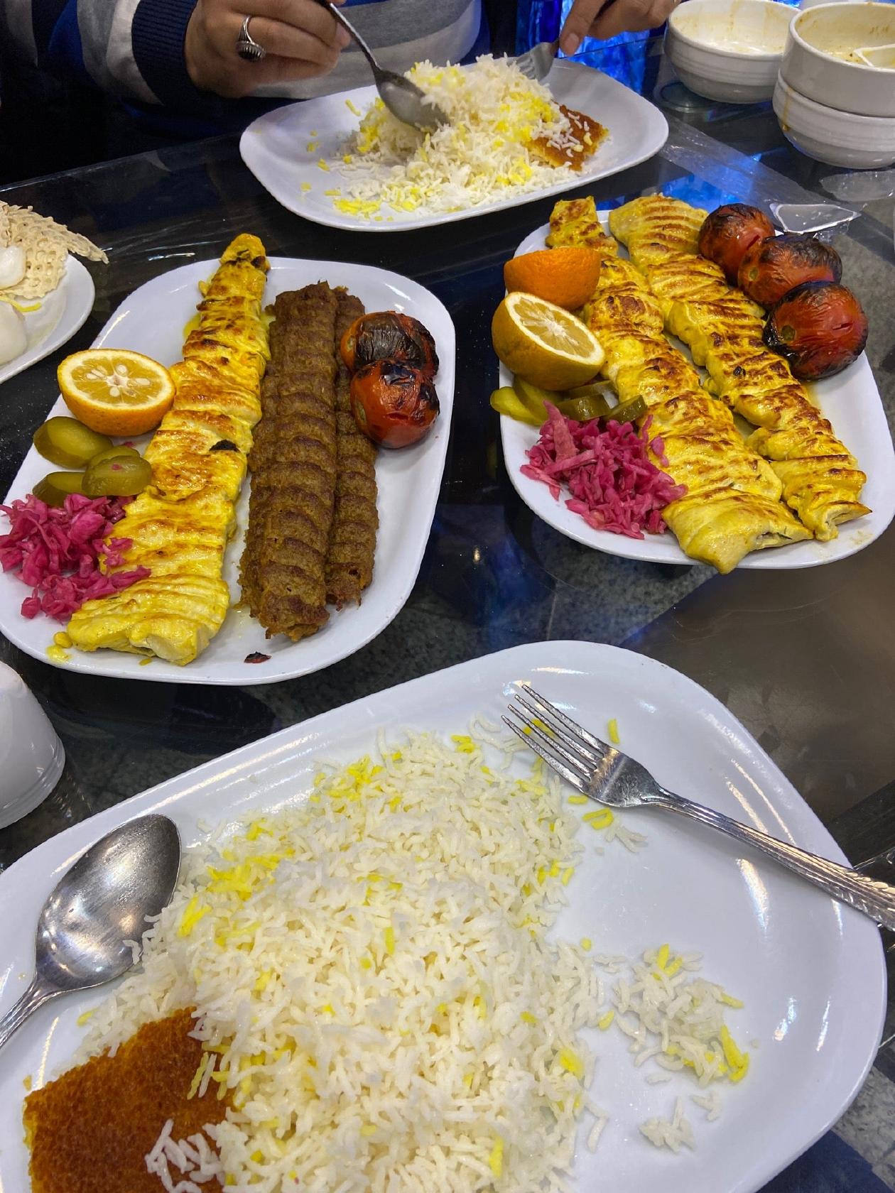 رستوران گلریز Goliriz Restaurany