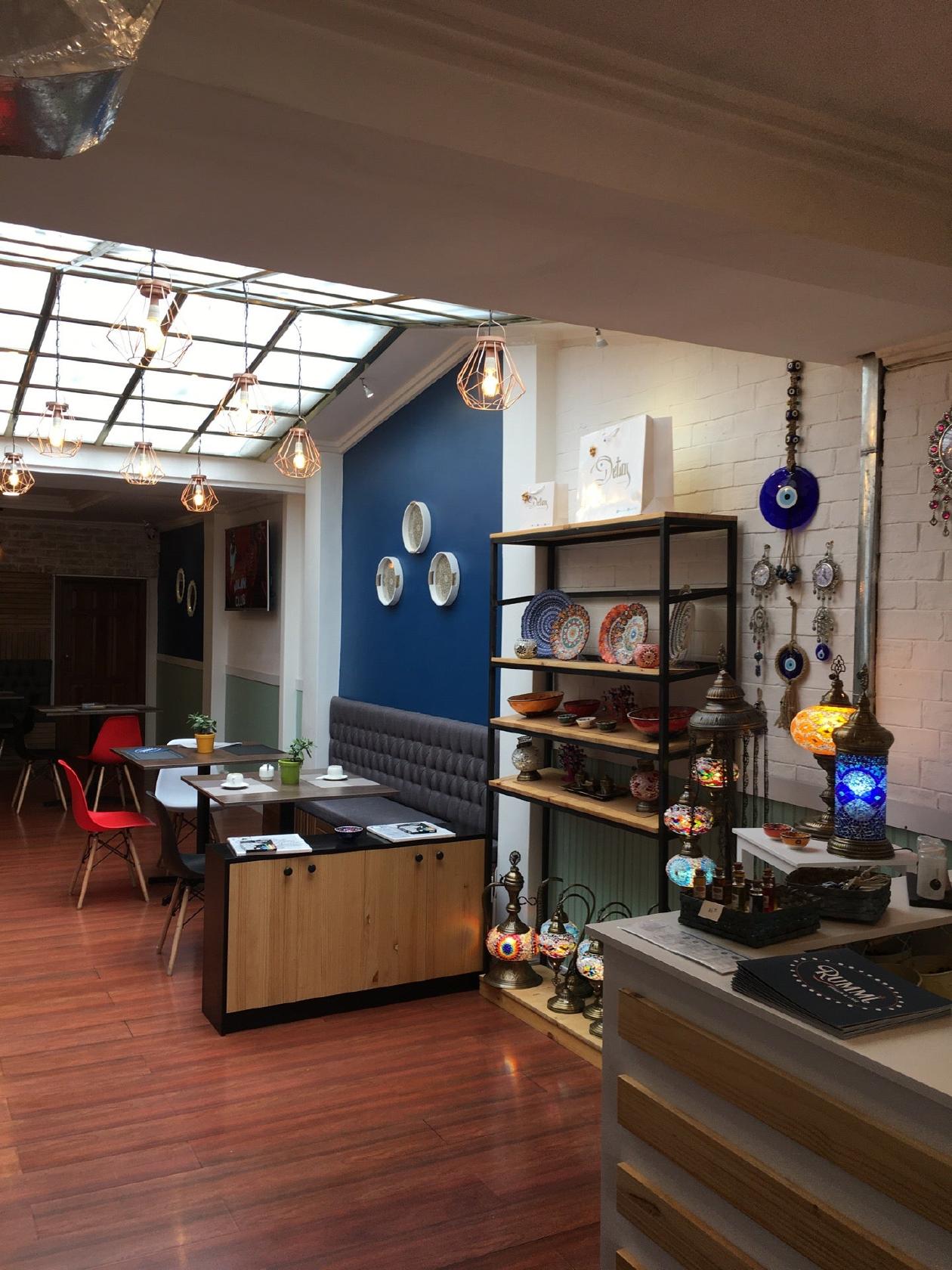 Rummi Juegos & Cafe