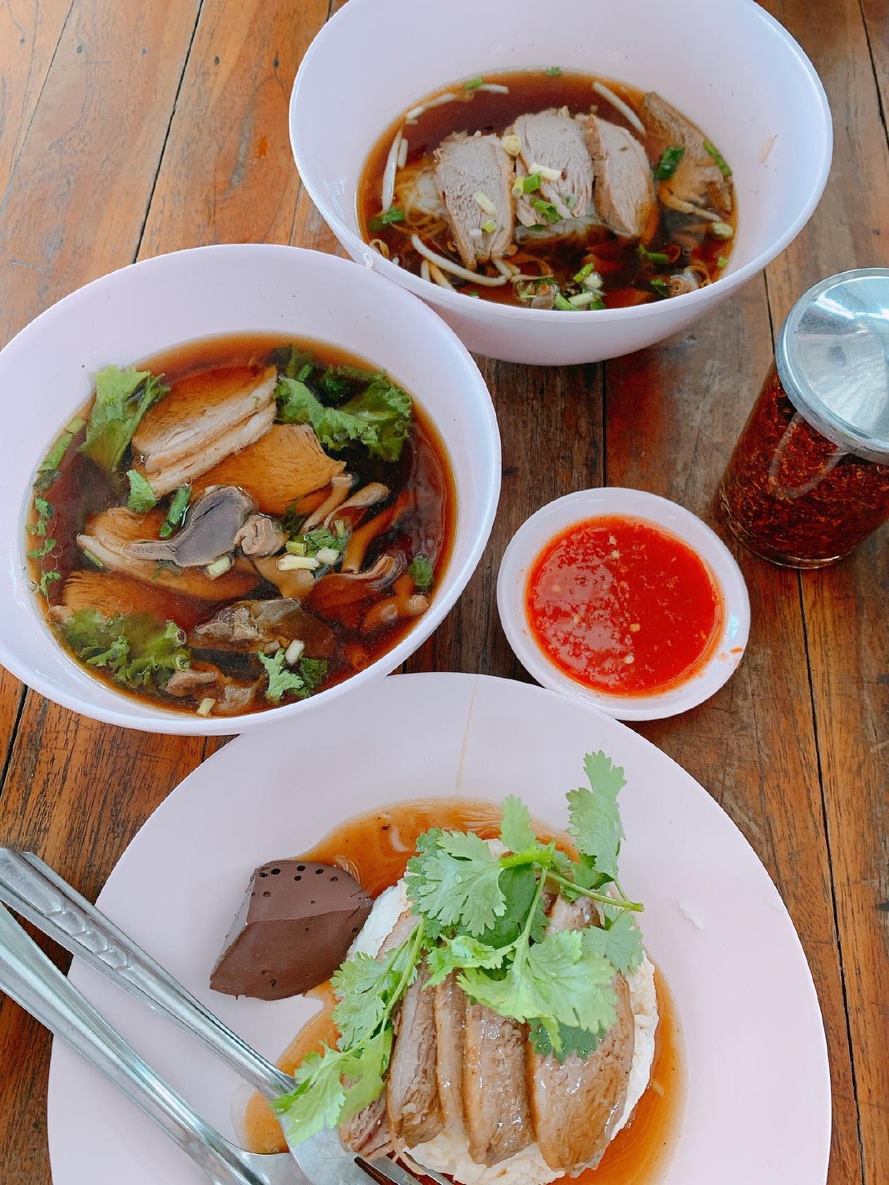 จันทนาก๋วยเตี๋ยวเป็ดพะโล้