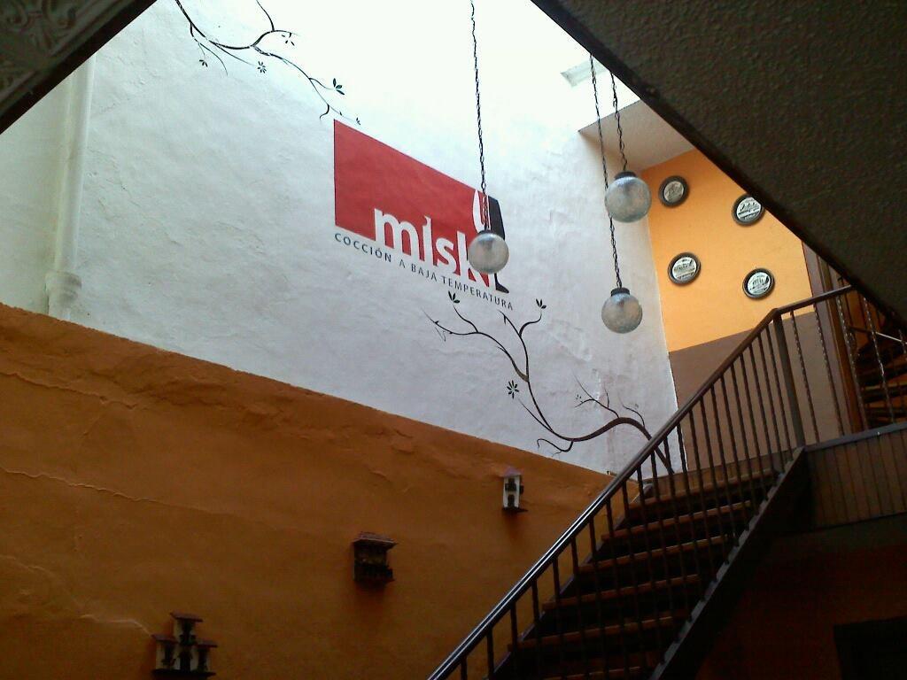 Misky-LoungeHardBar