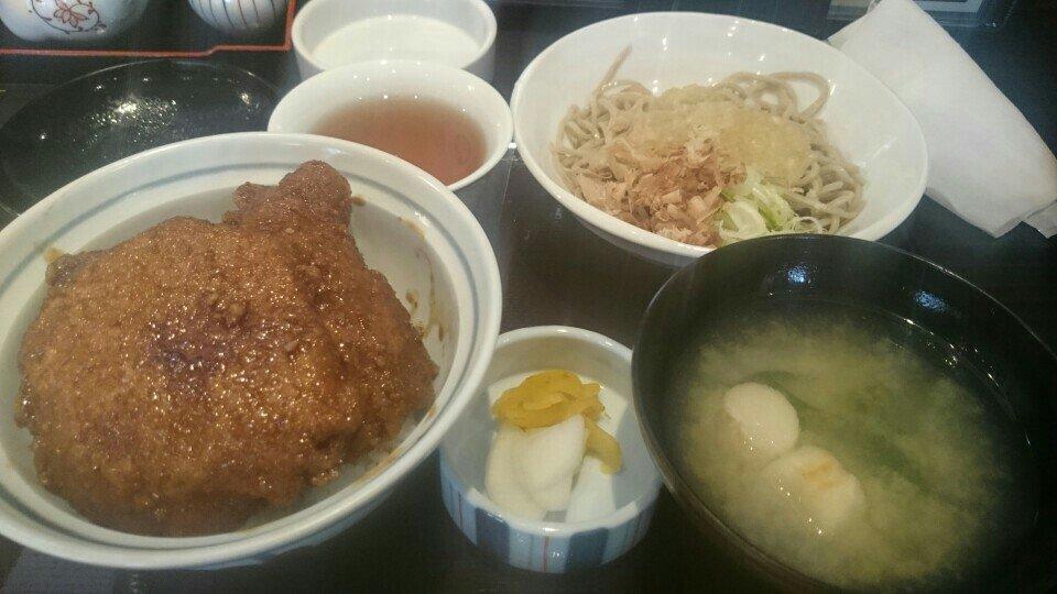 どんぶりダイニング 星みっつ
