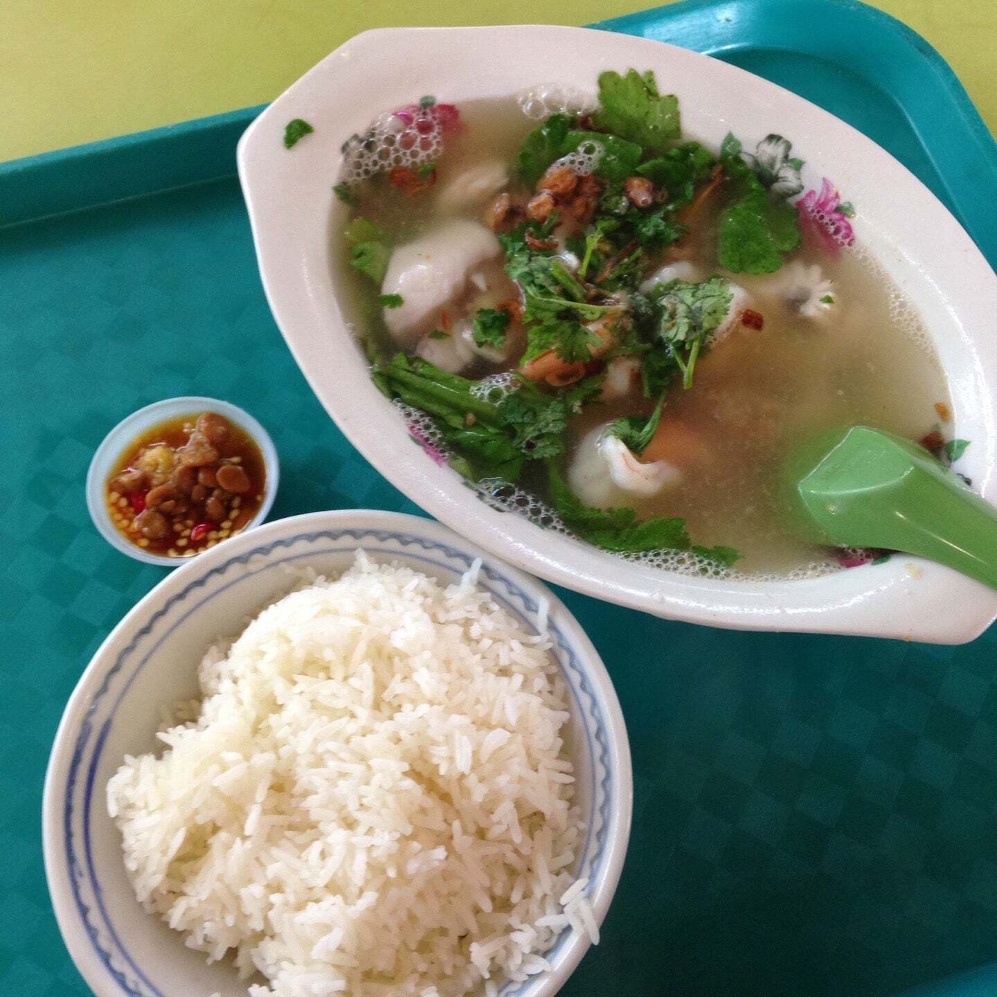 328一家潮州鱼粥。鱼汤