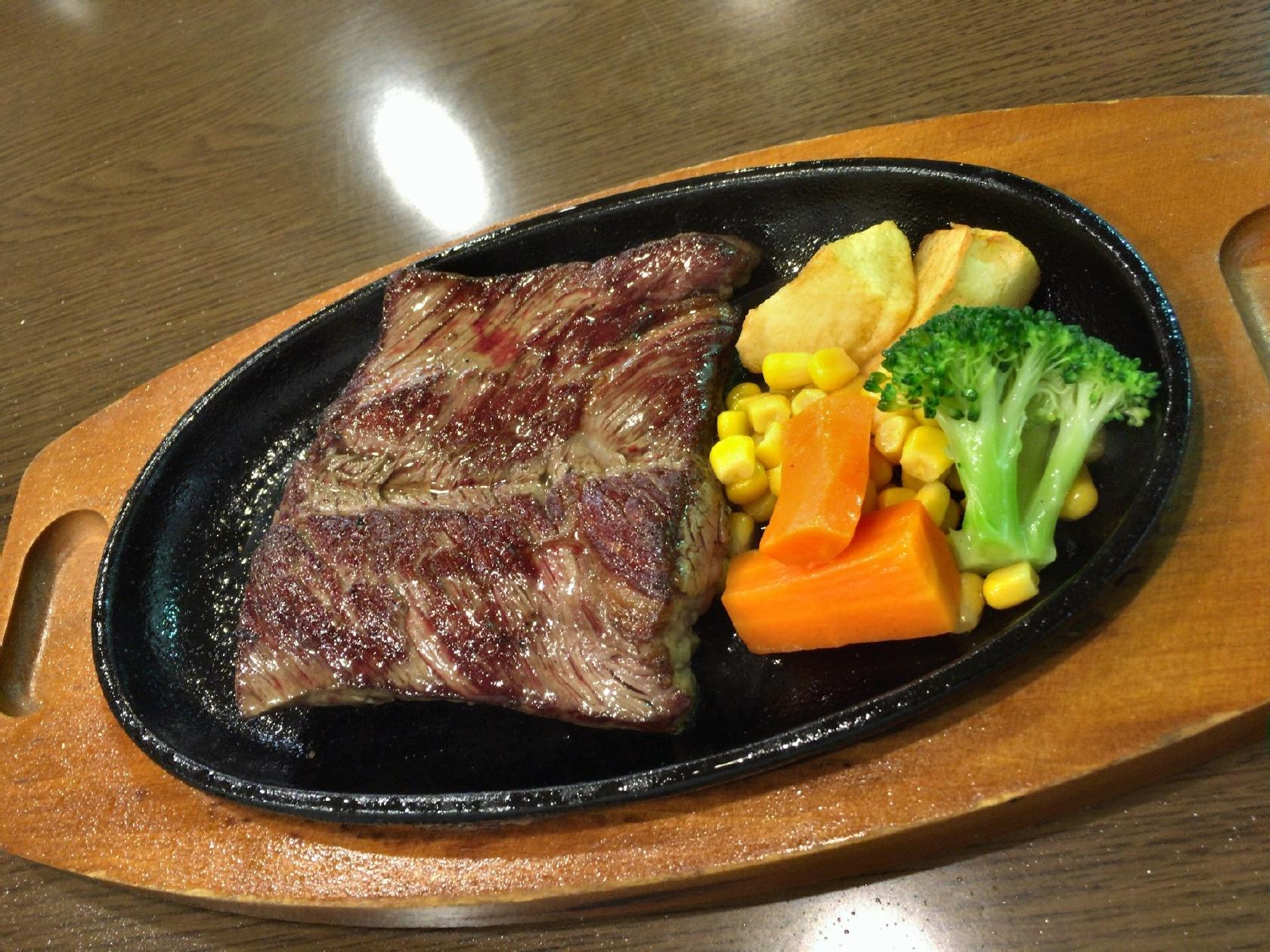 ステーキ。山 リリカ店
