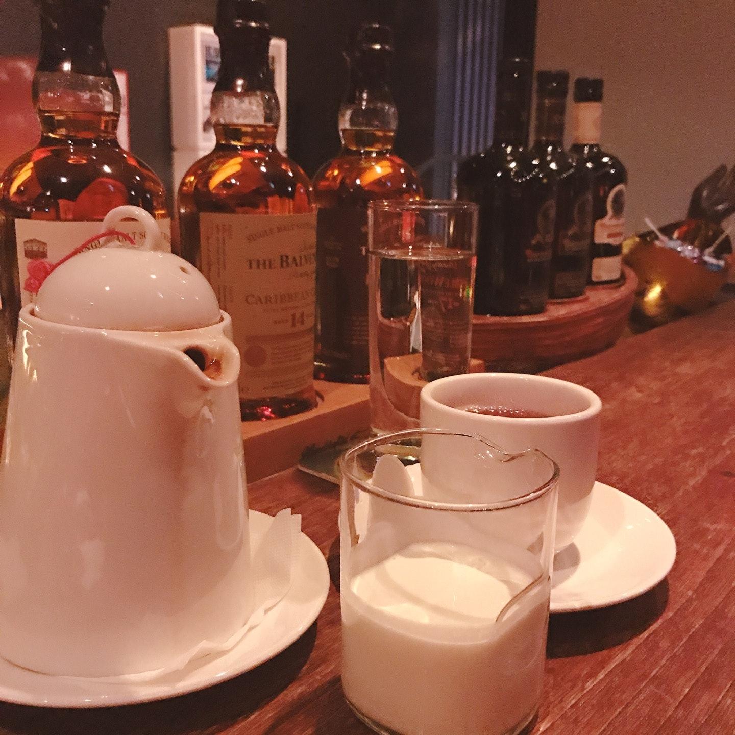 Bar 83