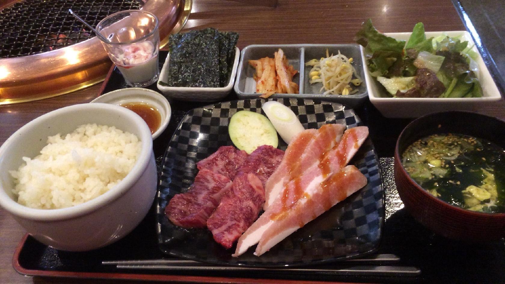 焼肉　すぎうら