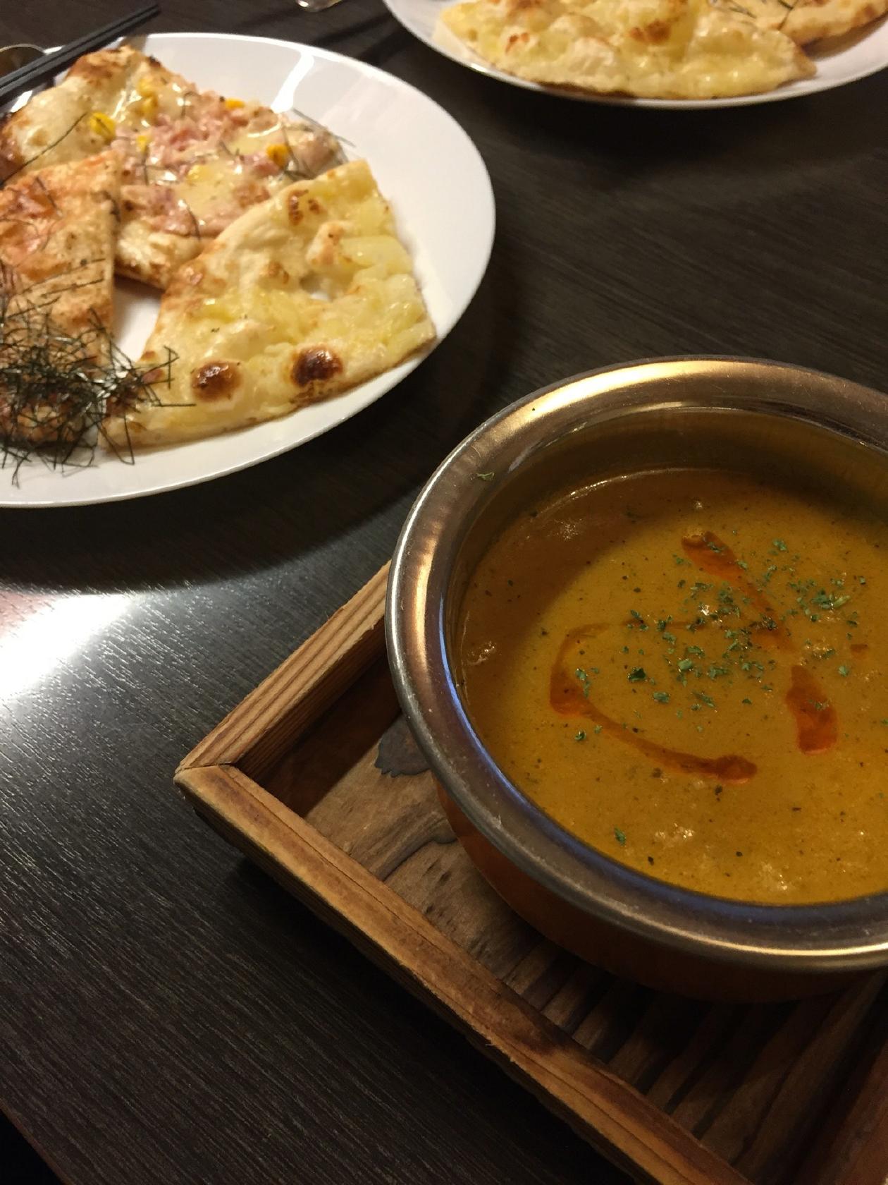 印式カレーとナンと窯焼き料理専門店。