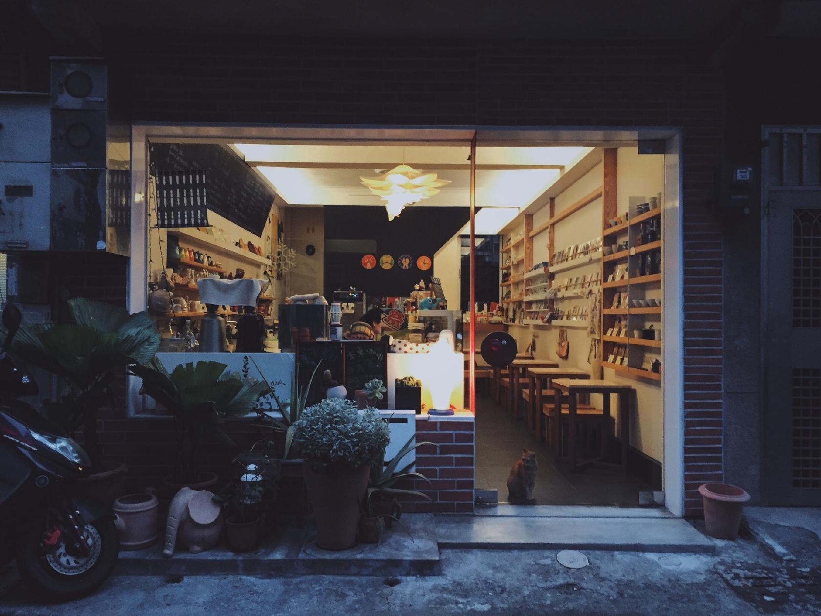 本東倉庫商店 Bandon Warehouse