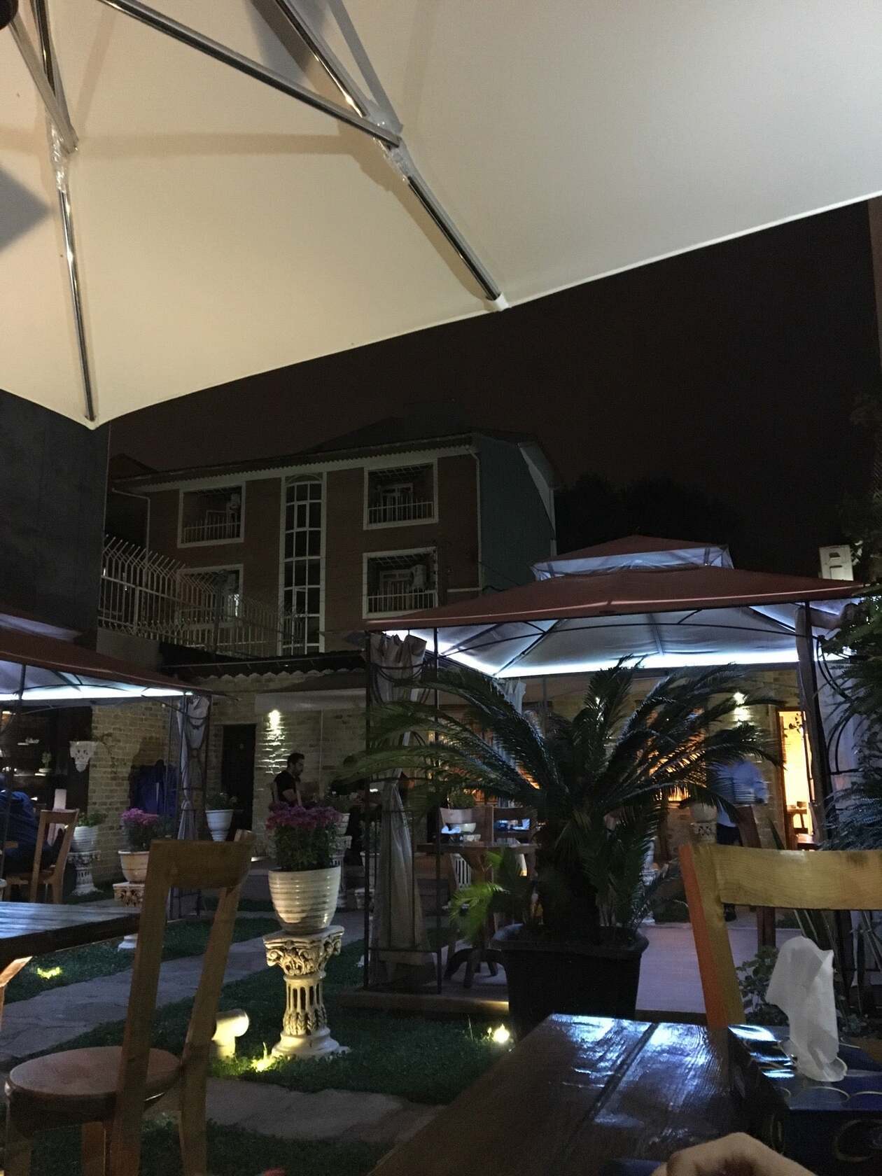 Cafe De Vie/کافه د وی