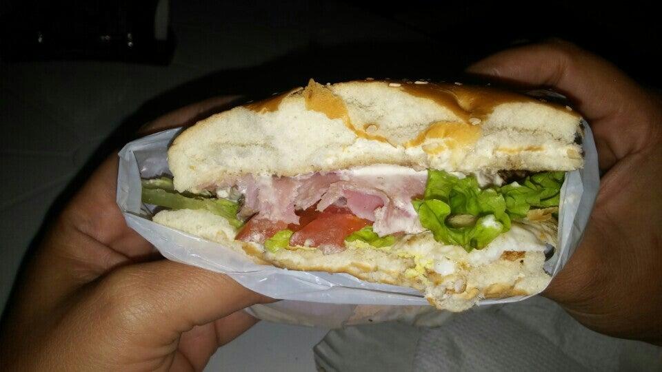 Lomi-burger Tio Lucho