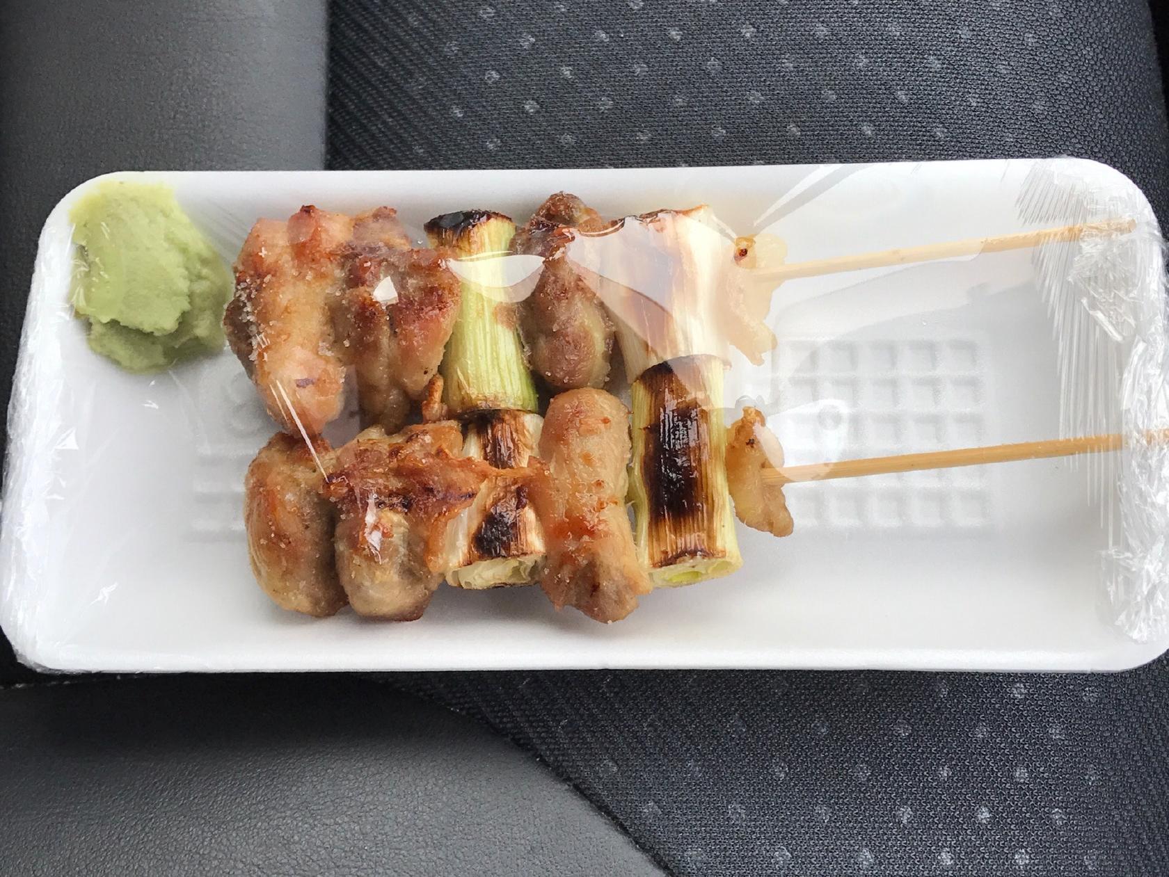 魚屋で焼き鳥を焼くおばちゃんの店(魚勝)