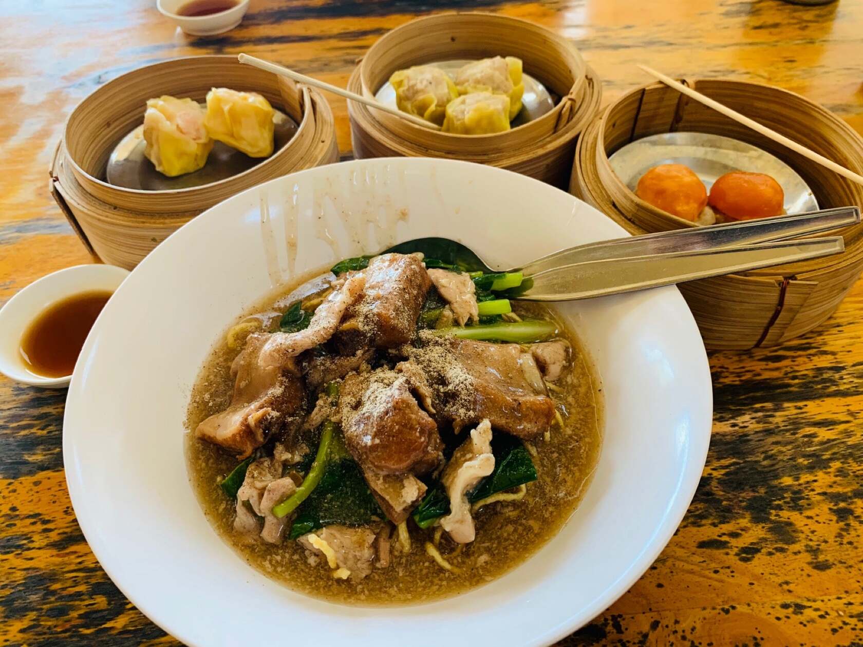 ราดหน้าซี่โครงหมู กุยบุรี