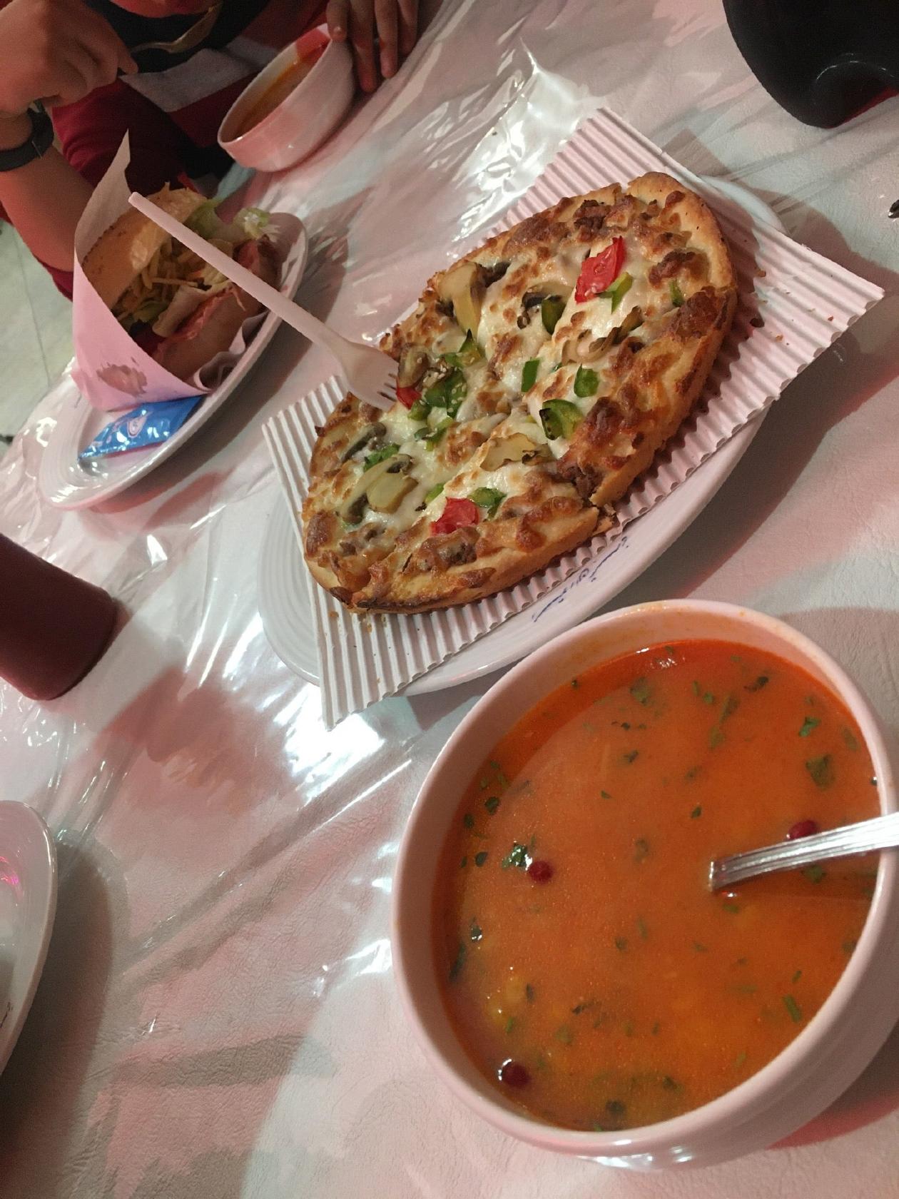 رستوران تبریز + پیتزا ساندویچ تایماز Tabriz Restaurant + Pizza Taymaz