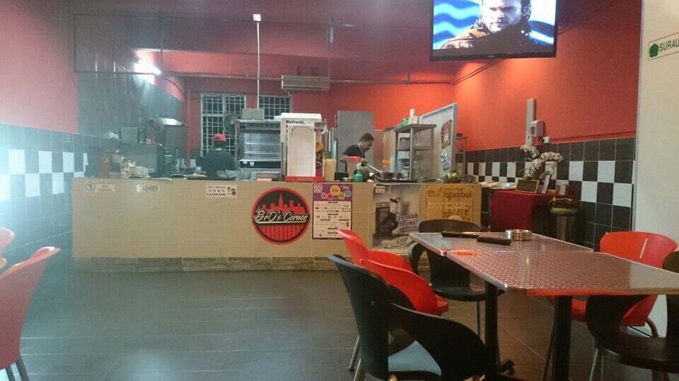 Restoran Bro's Corner Station 18