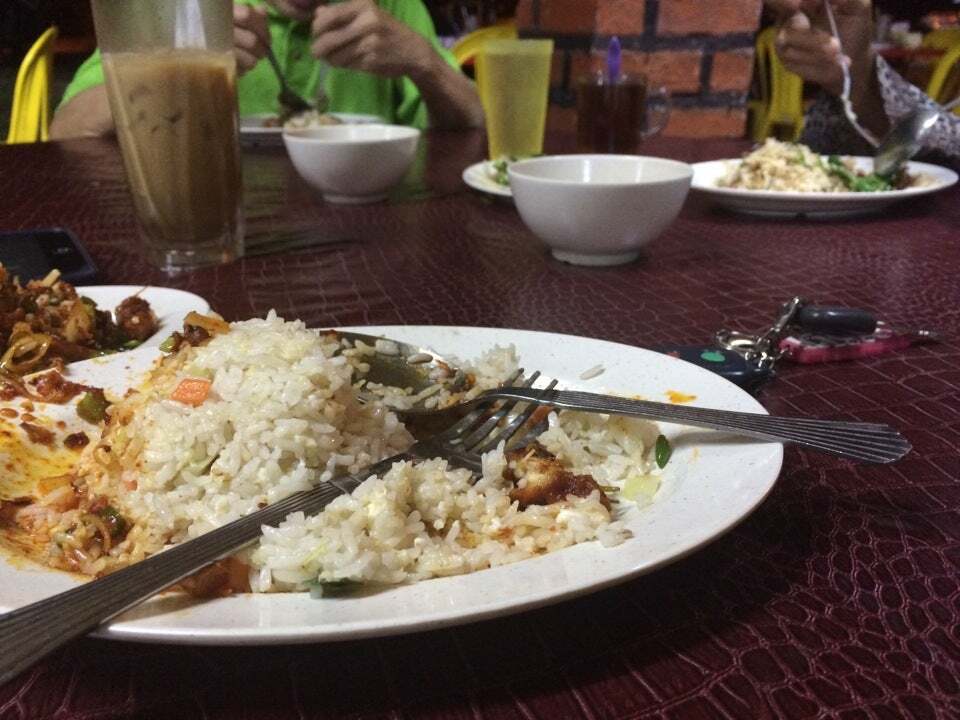 Kedai Kuning Tomyam Seafood Bandar Sunggala