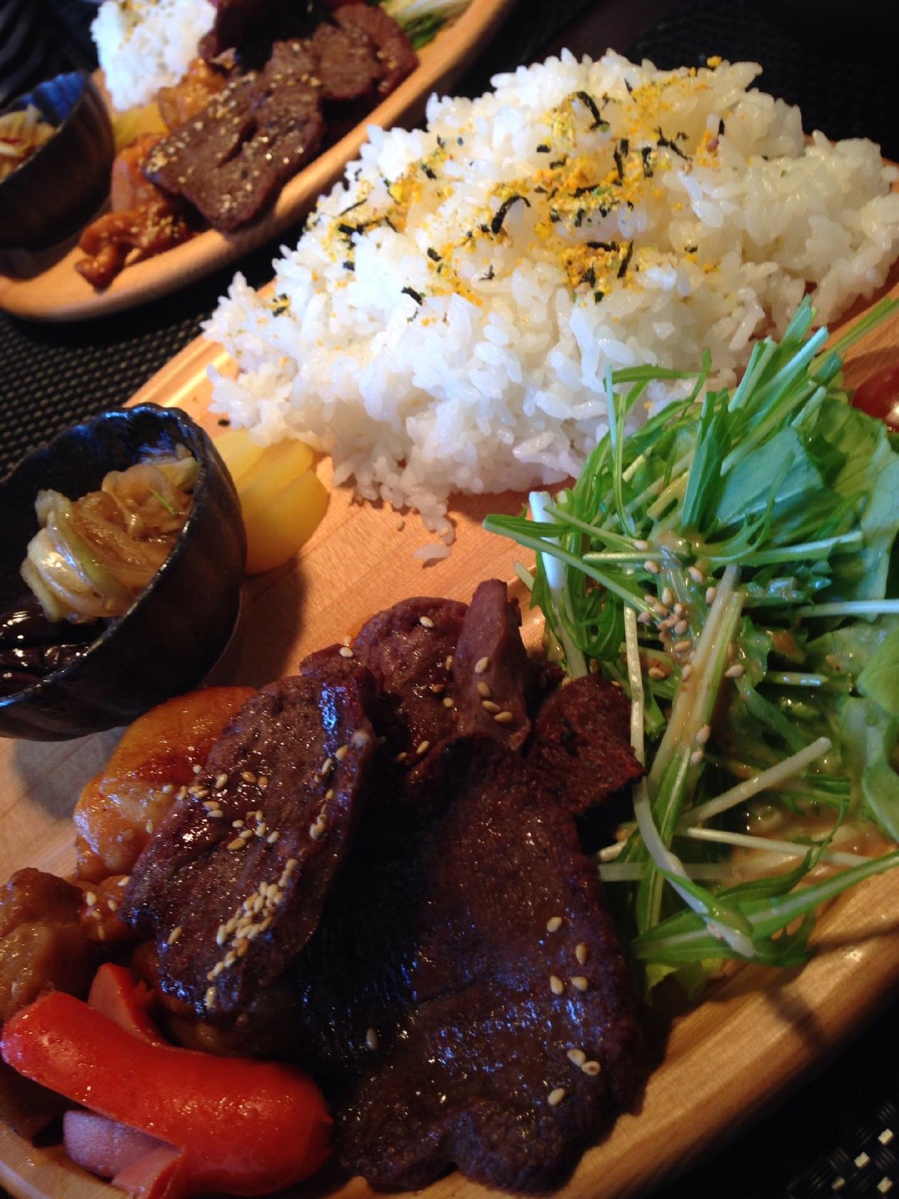 焼き肉・ホルモン あかまる