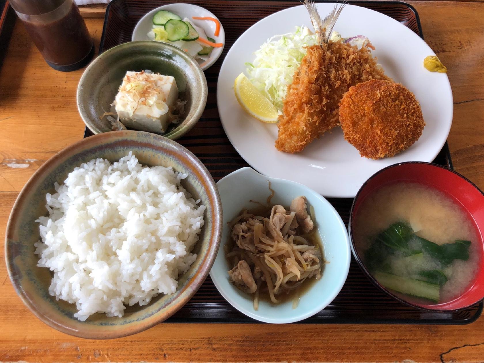 お食事処作次郎