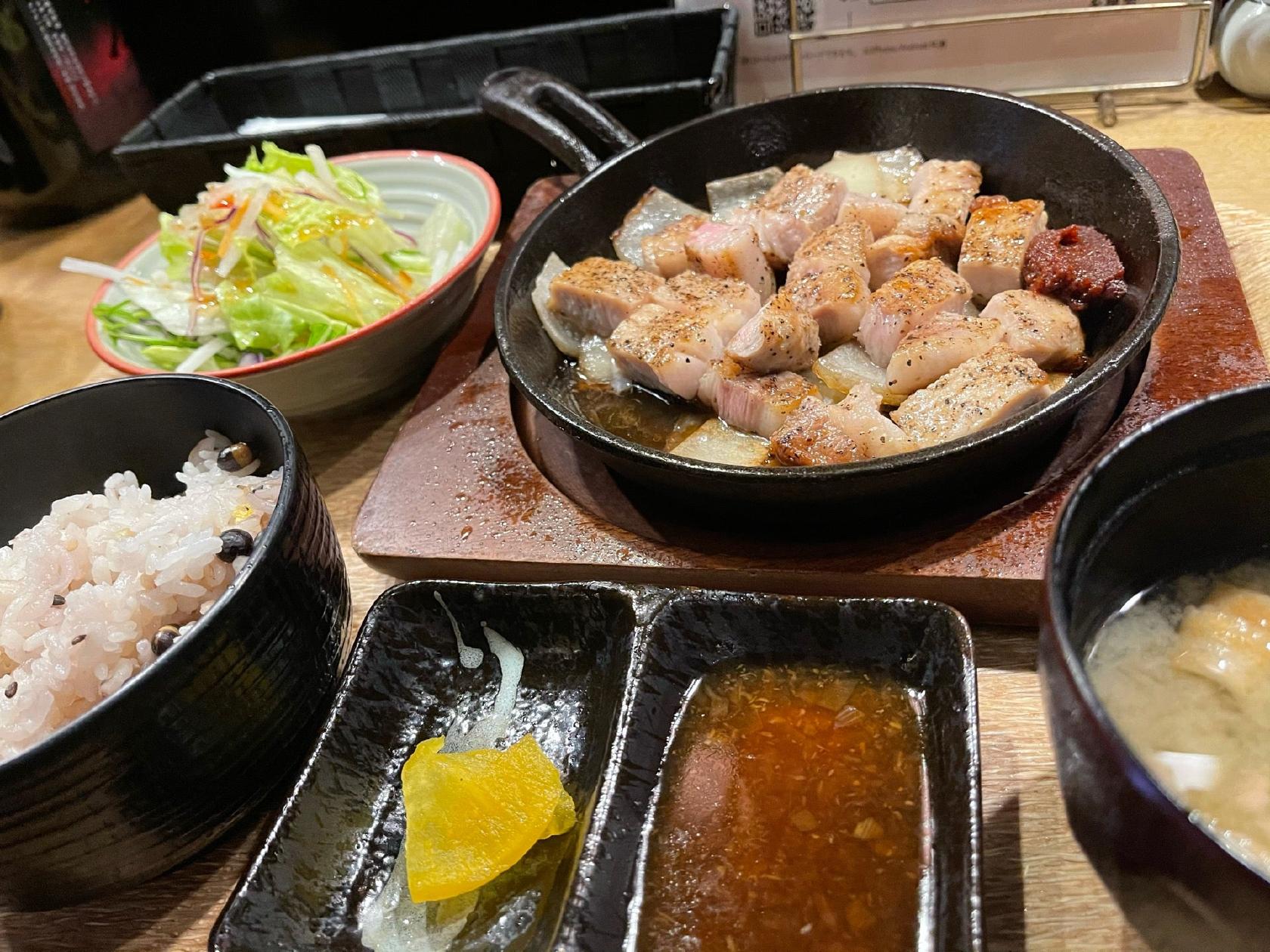 ぶた肉専門 豚や
