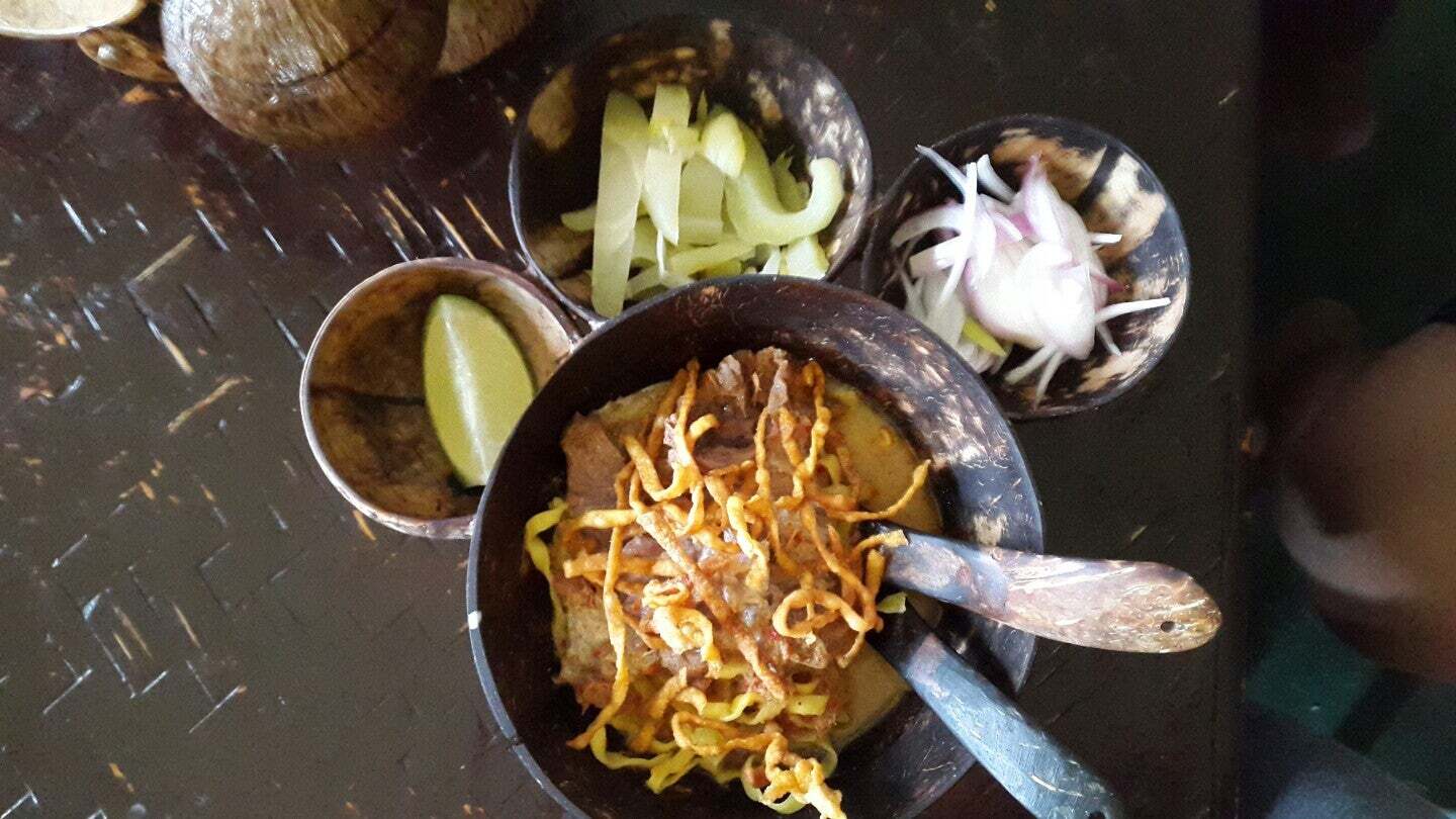 ข้าวซอยกะโล้ง