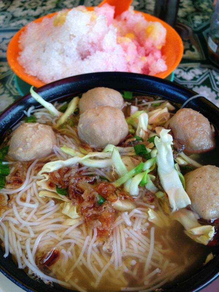 Medan Selera MPKL Pantai Batu Laut