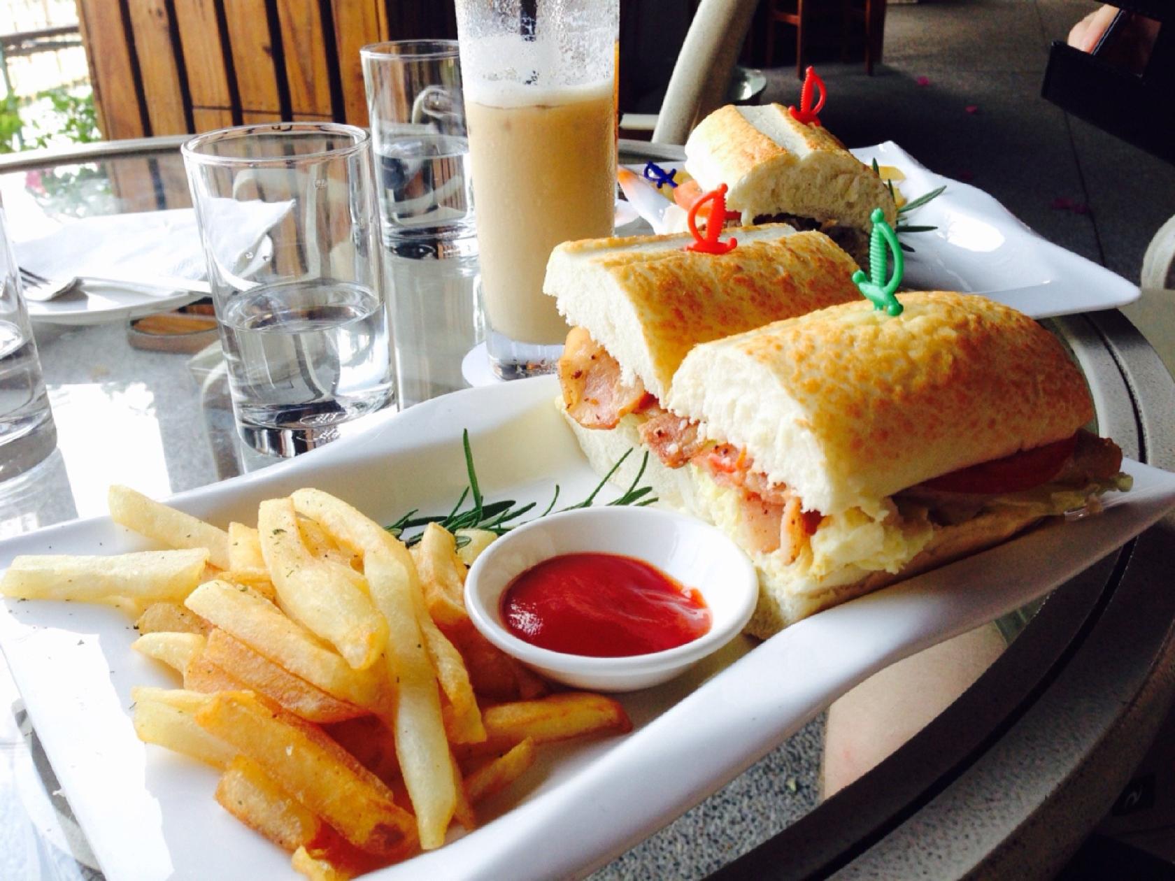 Cafe Juniper, Hotel del Lago