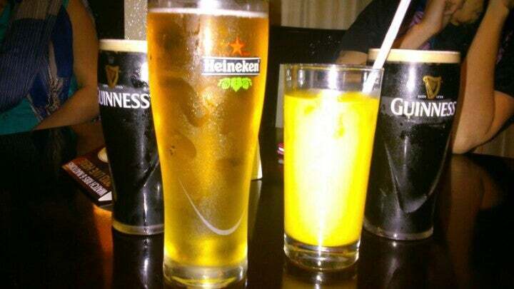 Feeney' pub