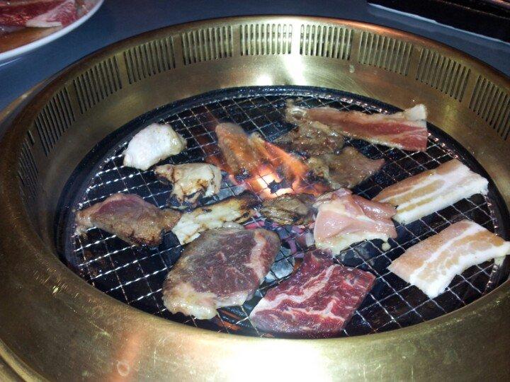 本格炭火焼肉 でん 江坂店