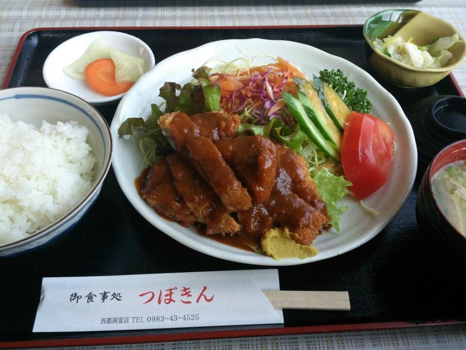お食事処 つぼきん 西都岡富店