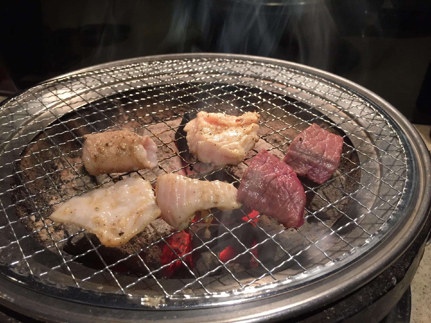 炭火焼肉 味楽