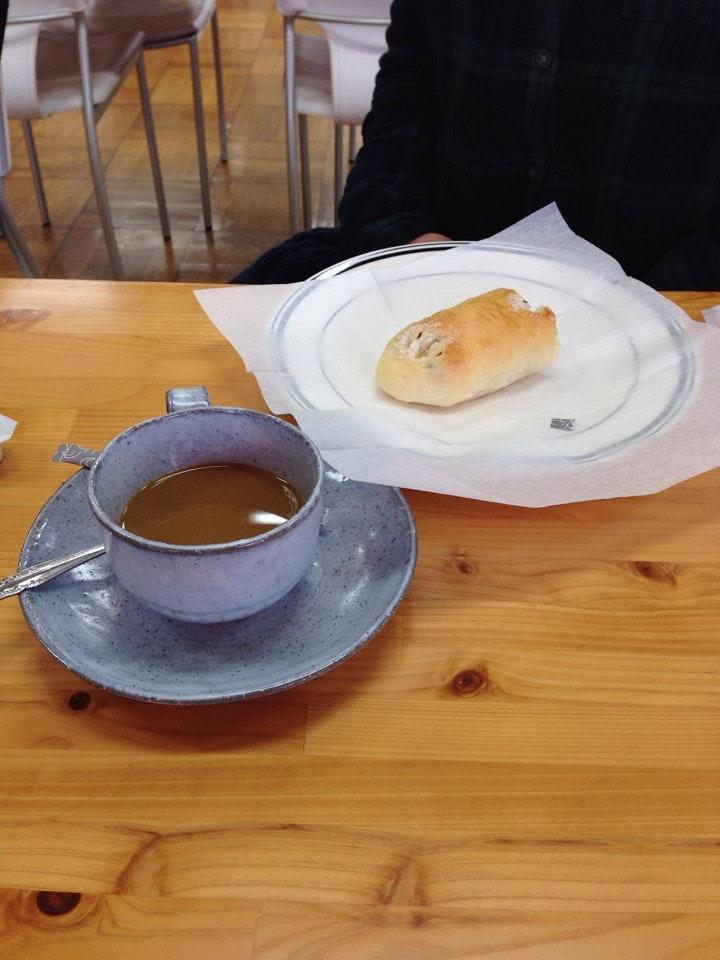 n CAFE BAKERY