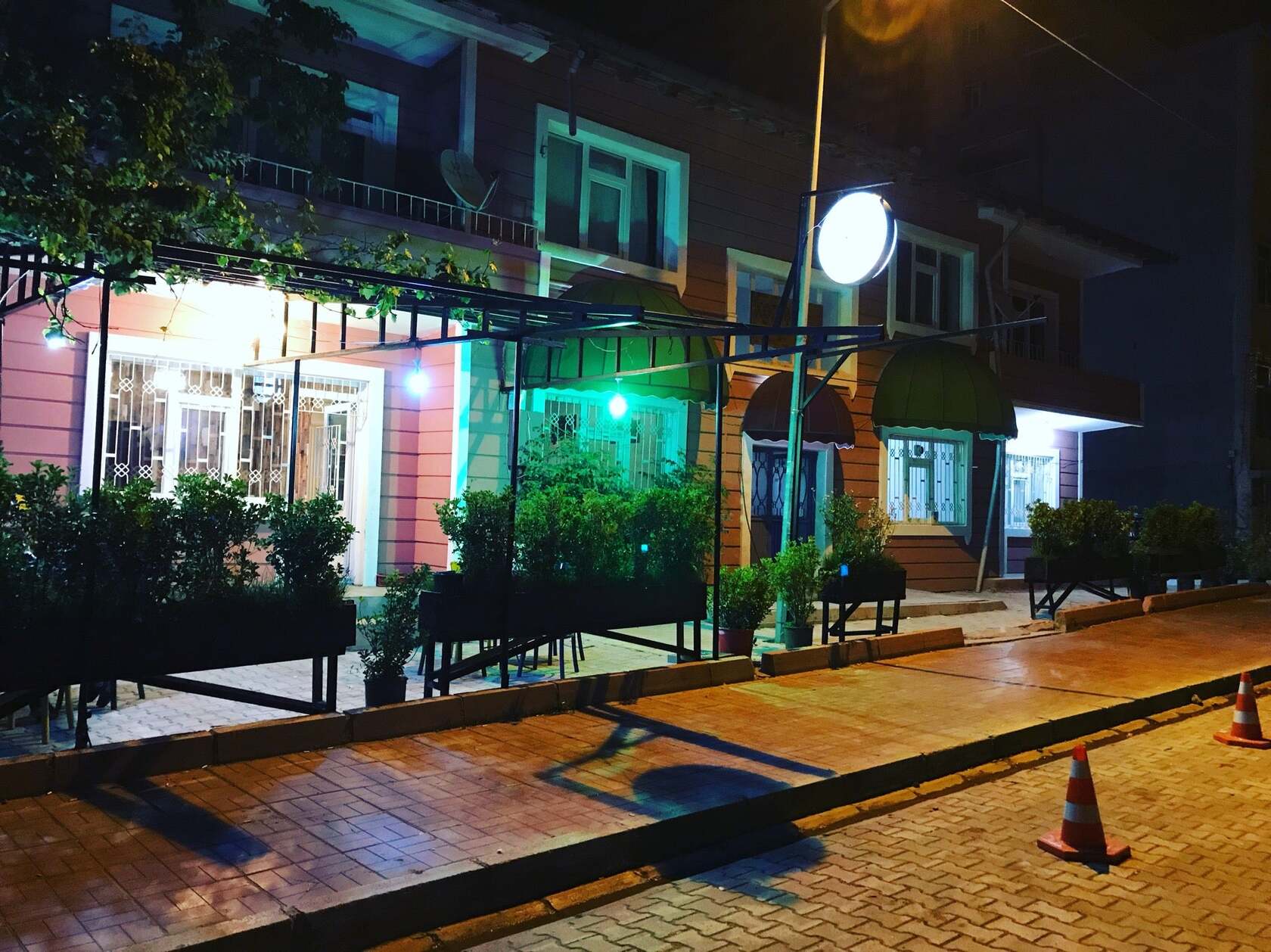 Komşu cafe