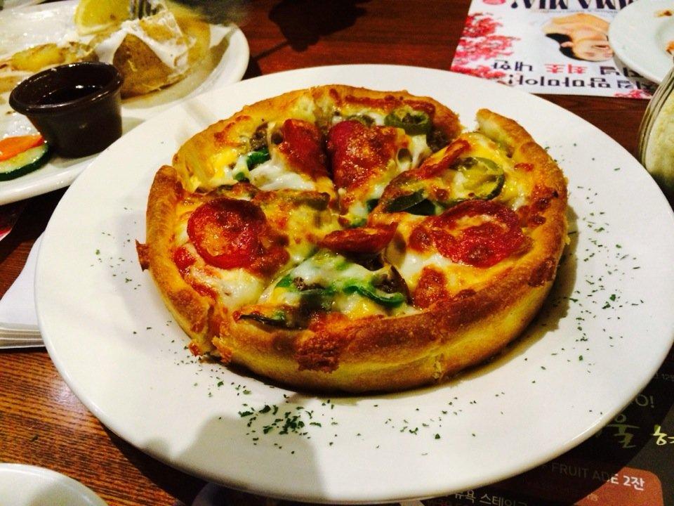 UNO Chicago Grill