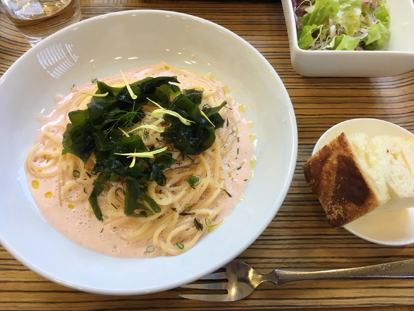 カフェ・ド・ラ・プラス "Café de la place"