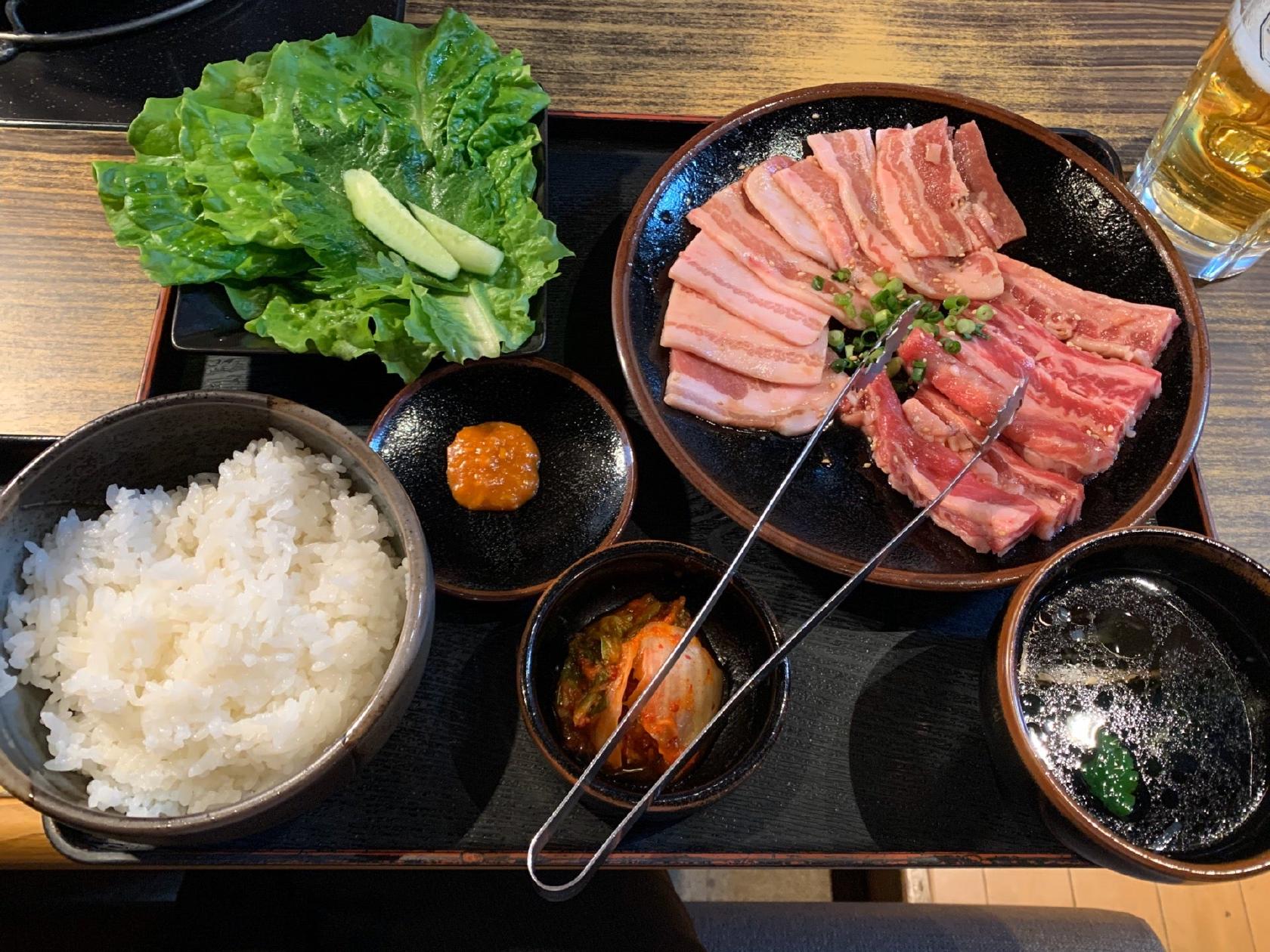 炭火焼肉 七輪房
