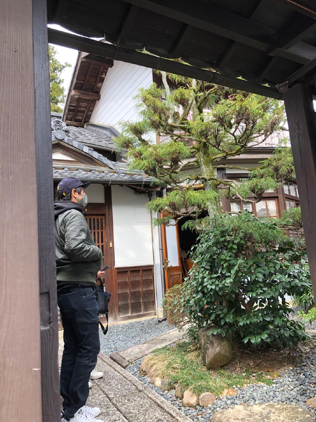 茶房 且座