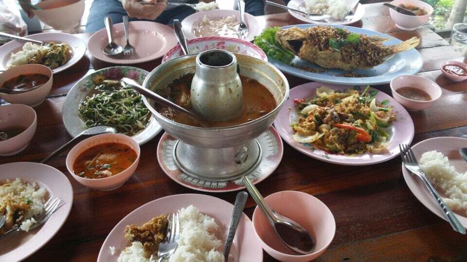 ร้านเรือนไม้ชายน้ำ@สัตตหีบ
