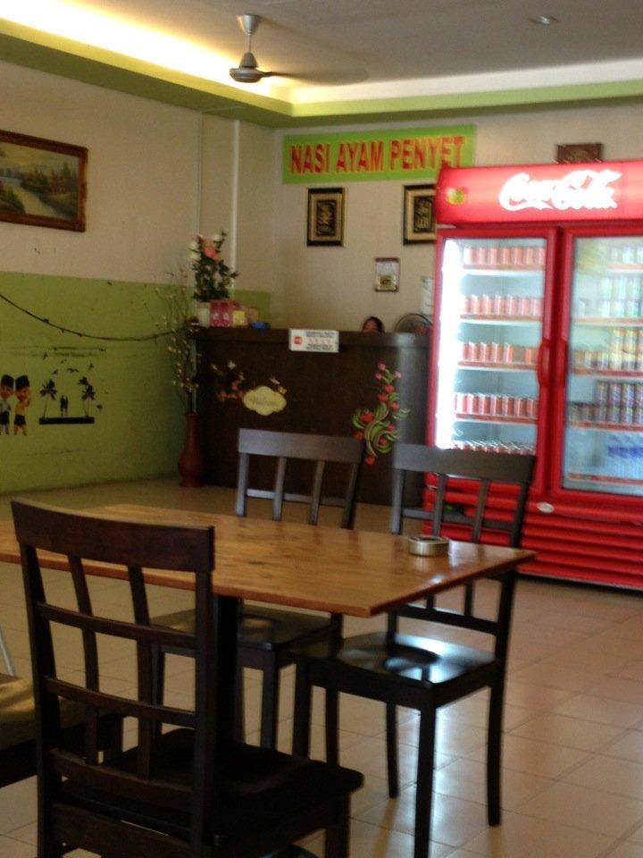 Ayam Penyet Dan Tomyam