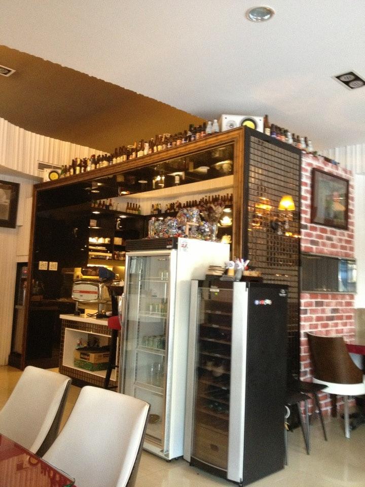 Queen Bar