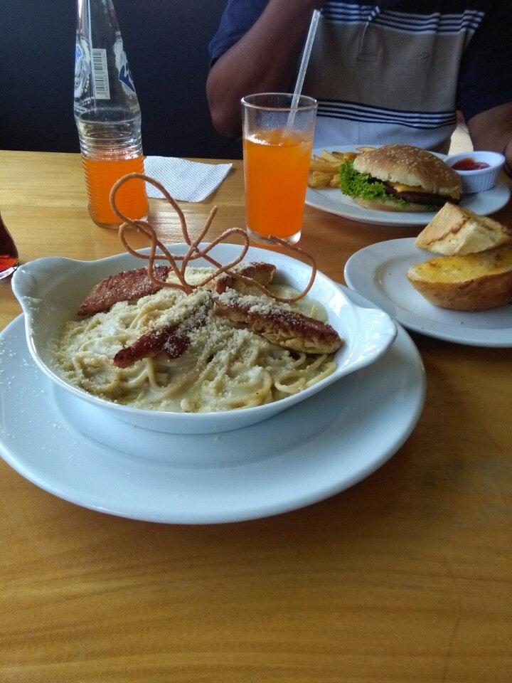 Los Comilones