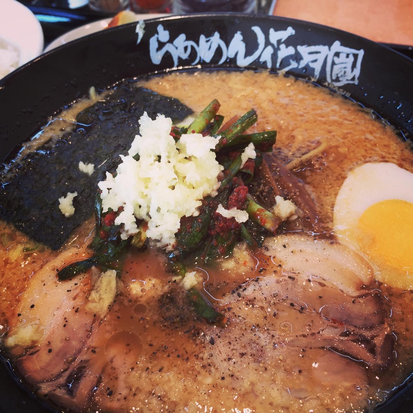 ニンニクげんこつラーメン 花月 高岡戸出町店